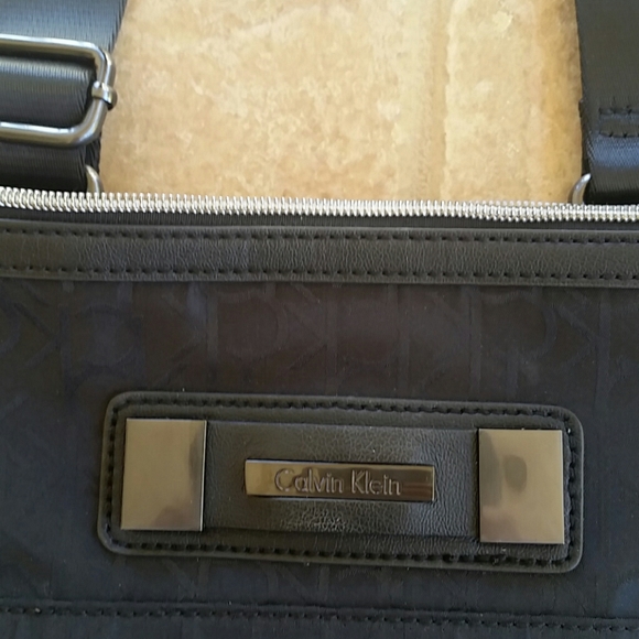 New without tags Calves Klein cross body purse - Picture 2 of 7